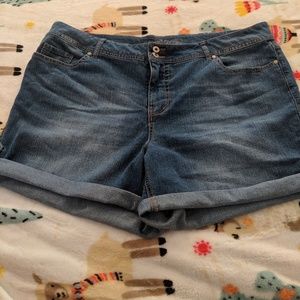NWOT Faded Glory Medium Wash Cuffed Shorts
